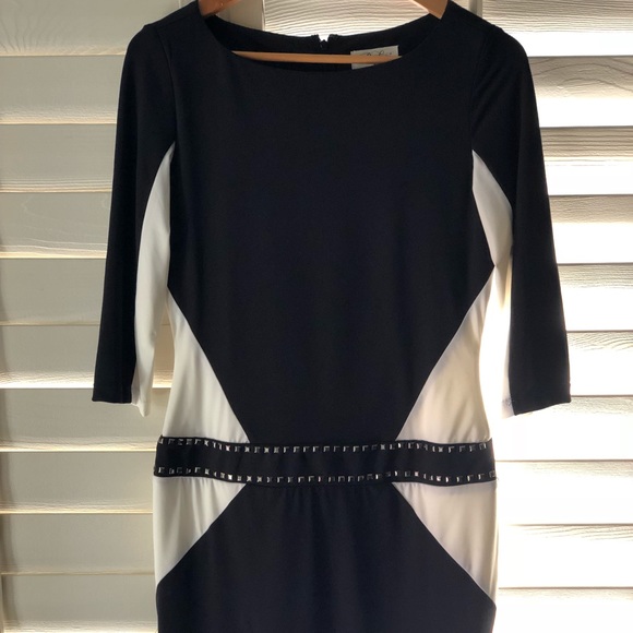 Roxberi Studio Dress - Picture 4 of 6